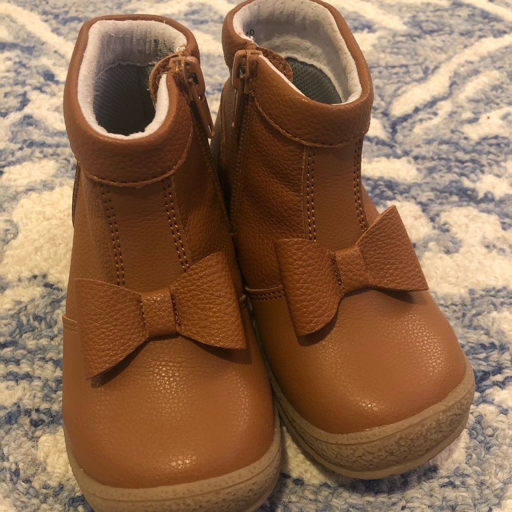 L’Amour Bow Boots